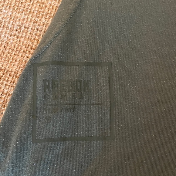 Reebok Women's Dark Green Muscle Tee Size M - Picture 8 of 8